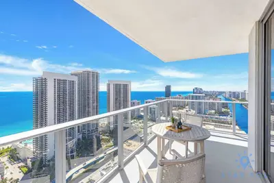 Image de 2br Apt w/ Wrap Around Balcony + Ocean View + Pool