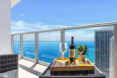 Image de Bright & Spacious 2br w/Balcony