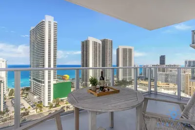Image de Bayview Luxury: 2bd with Stunning Views and Pools