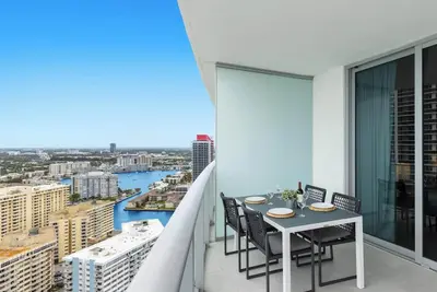 Image de 2br Apt w/ Beautiful Ocean View, Amenities & Pool