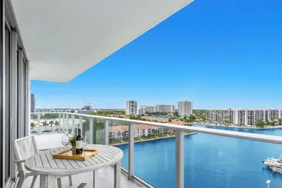 Image de Beautiful 2br Apt w/ Stunning Views + Amazing Pool
