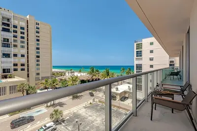 Image de Rooftop‑Pool 1br w/ Balcony & Ocean View
