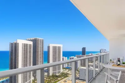 Image de Amazing 2br Apt w/Oceanfront Balcony | Hot Tub