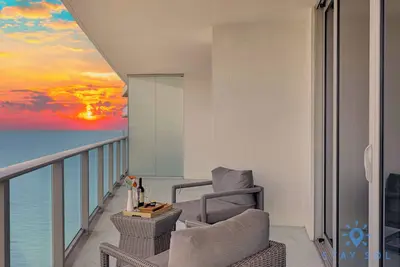 Image de Amazing Apt w/Beautiful View Balcony + Pool + Gym