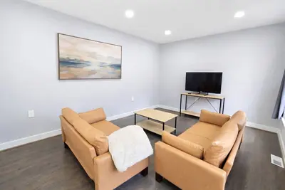 Image de Modern 6br Near Datacenters, Sleeps Many