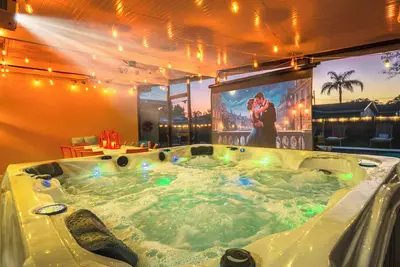 Image de 5 Mins to Beach! Heated Pool, Hot Tub, Arcades, and More!