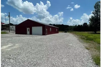 Image de Pole Barn Style Lodge located at Reelfoot Lake accommodating to large groups!