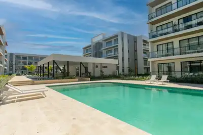 Image de One-bedroom apartment, pool and artificial beach