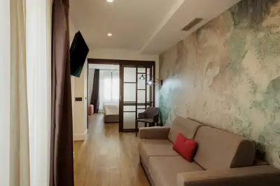 Image de Suite Torre del Oro Séville : Piscine, Balcon et Climatisation à El Arenal