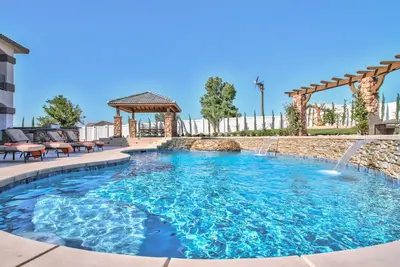 Image de Valencia Way Wine Country estate- New Pool/Spa