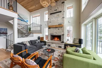 Image de Beaver Valley Chalet w/ Hot Tub, Sauna & Mountain Views – Sleeps 12