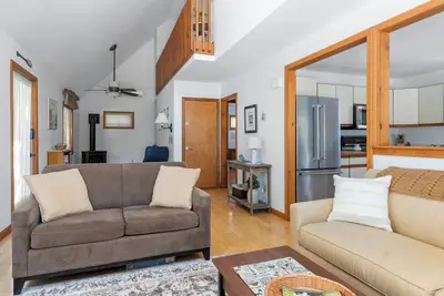 Image de Coastal Retreat - 5 mins to the beach!