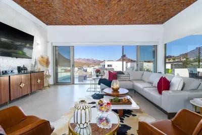 Image de Lovely 3-bedroom, amazing ocean/Mountain views, pool, pickleball court.