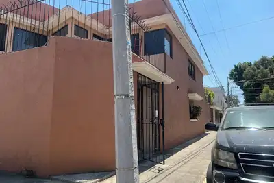 Image de A pearl in the city beautiful and comfortable house in a safe and secure area with 24 hour security.