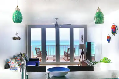 Image de Spacious 3-bedroom apartment with ocean views in soothing Luquillo