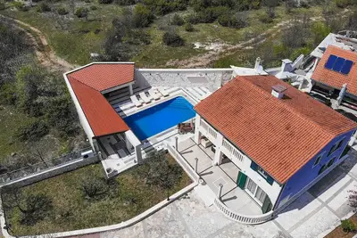 Image de Beautiful 3-bedroom villa with Ac in charming Korušce