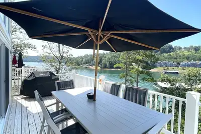 Image de Shake `N Lake: Lakefront (No Wake), Modern; Dock