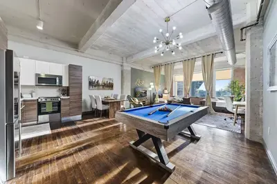 Image de Dt Sleep 12, Near Conv Center with Great Amenities & Parking