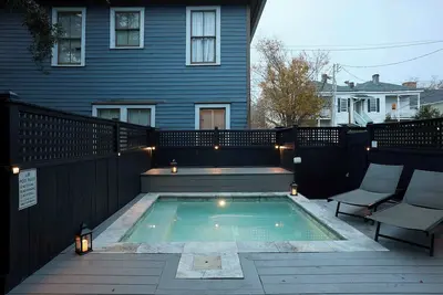 Image de Charming Victorian Home | Cocktail Pool