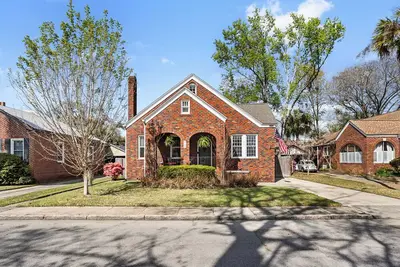 Image de Charming Ardsley Park Home with King Suite + 3 Workspaces