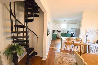 Image de Parkside Haven, Spacious 4-bed-3-bath, Newly renovated, Private back yard, Laundry