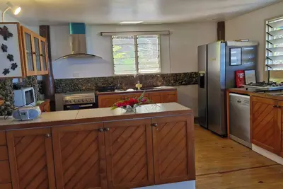 Image de 3-bedroom house in peaceful Maui Bay on the Coral Coast with air conditioning.