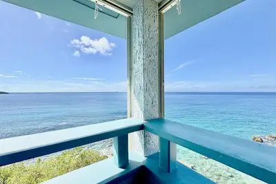 Image de 2-bedroom condo in beautiful St Thomas with Ac and spectacular ocean front views