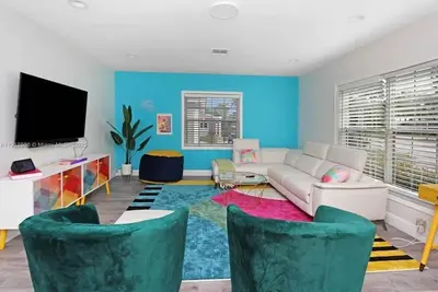 Image de Awesome 3 Bedroom with heated pool/spa-Great Location! -close to beach & downtown