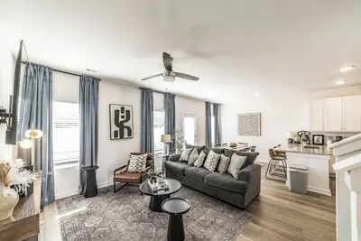 Image de Modern Huntsville Townhome • Minutes to MidCity