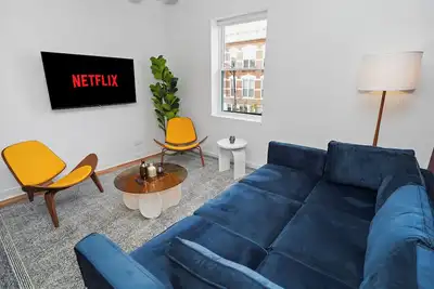 Image de Modern 4br Pilsen Retreat Near Illinois Medical District