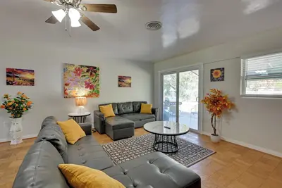 Image de 7 Mi to Busch Gardens! Family & Pet-Friendly Home