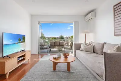 Image de Appartement lumineux de 2 chambres avec balcon et garage