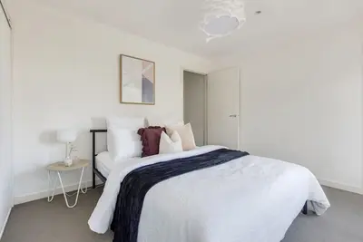 Image de Maison familiale avec terrasse en plein air et barbecue