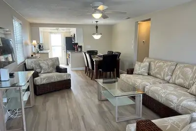 Image de D05 - Stay Where Every Day Feels Like Sunday