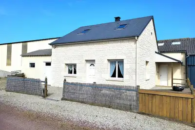 Image de Maison de vacances 'Chez Ptit Claude, Bord de Mer' avec terrasse privée et Wi-Fi