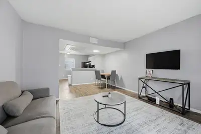 Image de Bright 2br townhome with open living space