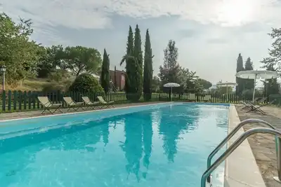 Image de Chambre avec piscine privée, climatisation, Wifi, Tv, véranda, animaux admis, près de Pérouse