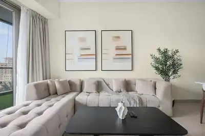 Stylish 2br w Study and City Views