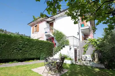Image de Appartement « Casa nel Verde » avec vue sur le lac, Wi-Fi et climatisation