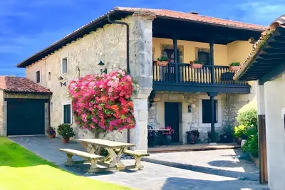 Image de Maison de vacances 'Gran Pedroso De Llanes' avec vue montagne, jardin privé et Wi-Fi