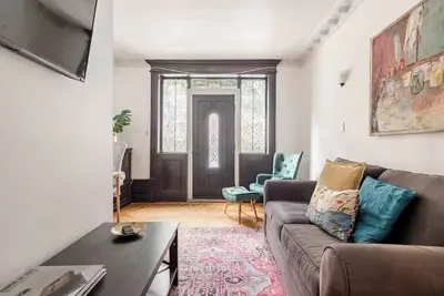 Image de Cozy & Historic Limestone Brooklyn Garden Apartment