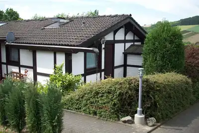 Image de Maison de vacances « Ferienhaus Hennesee » avec vue sur la montagne, terrasse partagée et Wi-Fi