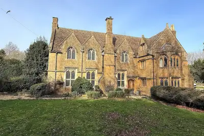 Image de King Ina'S Palace, pet friendly, with hot tub in South Petherton