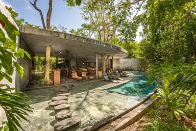 Image de Chic Artist Penthouse 3 Br w. Private Pool & Maid