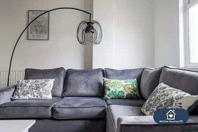 Image de 4br House for Contractors | Street Parking & Wi-Fi