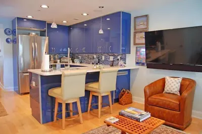 Image de Historic 3 Br home and just forty yards from the Us Naval Academy Barry Gate