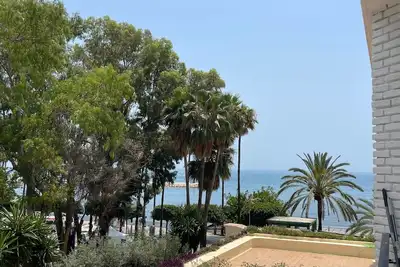 Image de Skol 127a BeachFront Central With Pool & WiFi