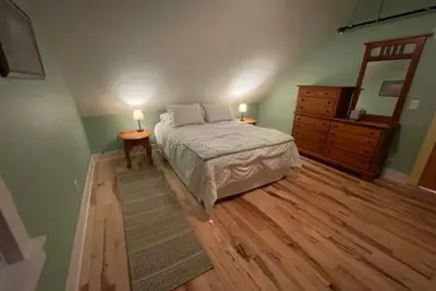 Image de Victorian Farmhouse | Walk to Saco River