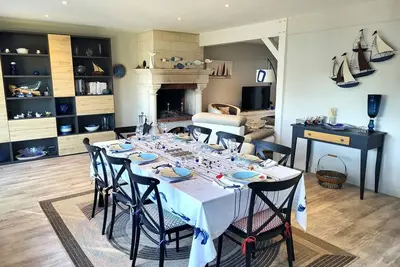 Image de Villa « Charmante de Bord de Mer » avec vue sur la mer, terrasse privée et Wi-Fi