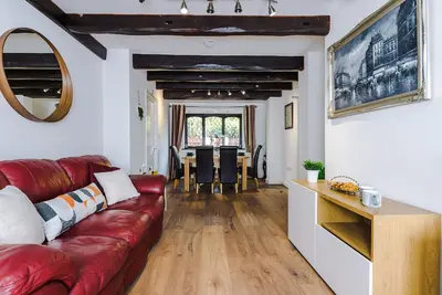 Image de Spacious 4-Bed House | Near Wigan & Warrington